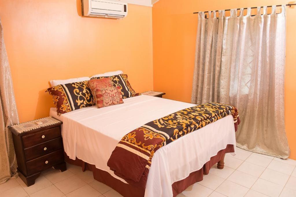 Perfect Vacation Villa Монтего Бей Екстериор снимка