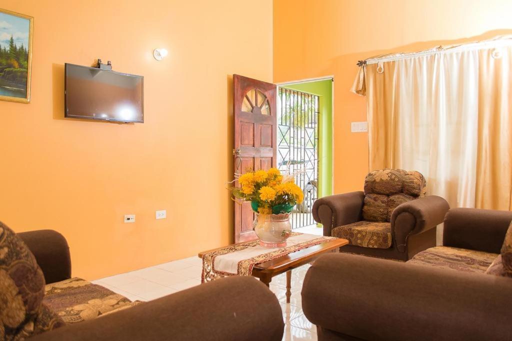 Perfect Vacation Villa Монтего Бей Екстериор снимка