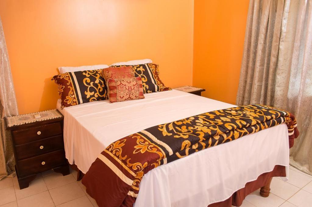 Perfect Vacation Villa Монтего Бей Екстериор снимка